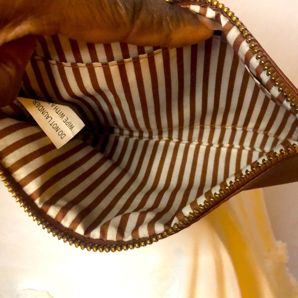 JOY MANGANO brown pebble leather wristlet. - Picture 7 of 10